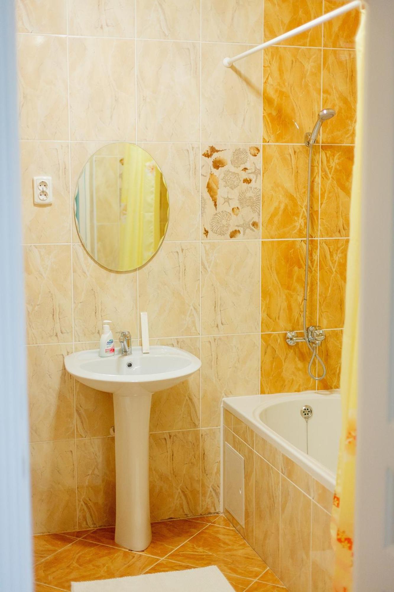 Sarai-Batu Guest House Atiraw Buitenkant foto