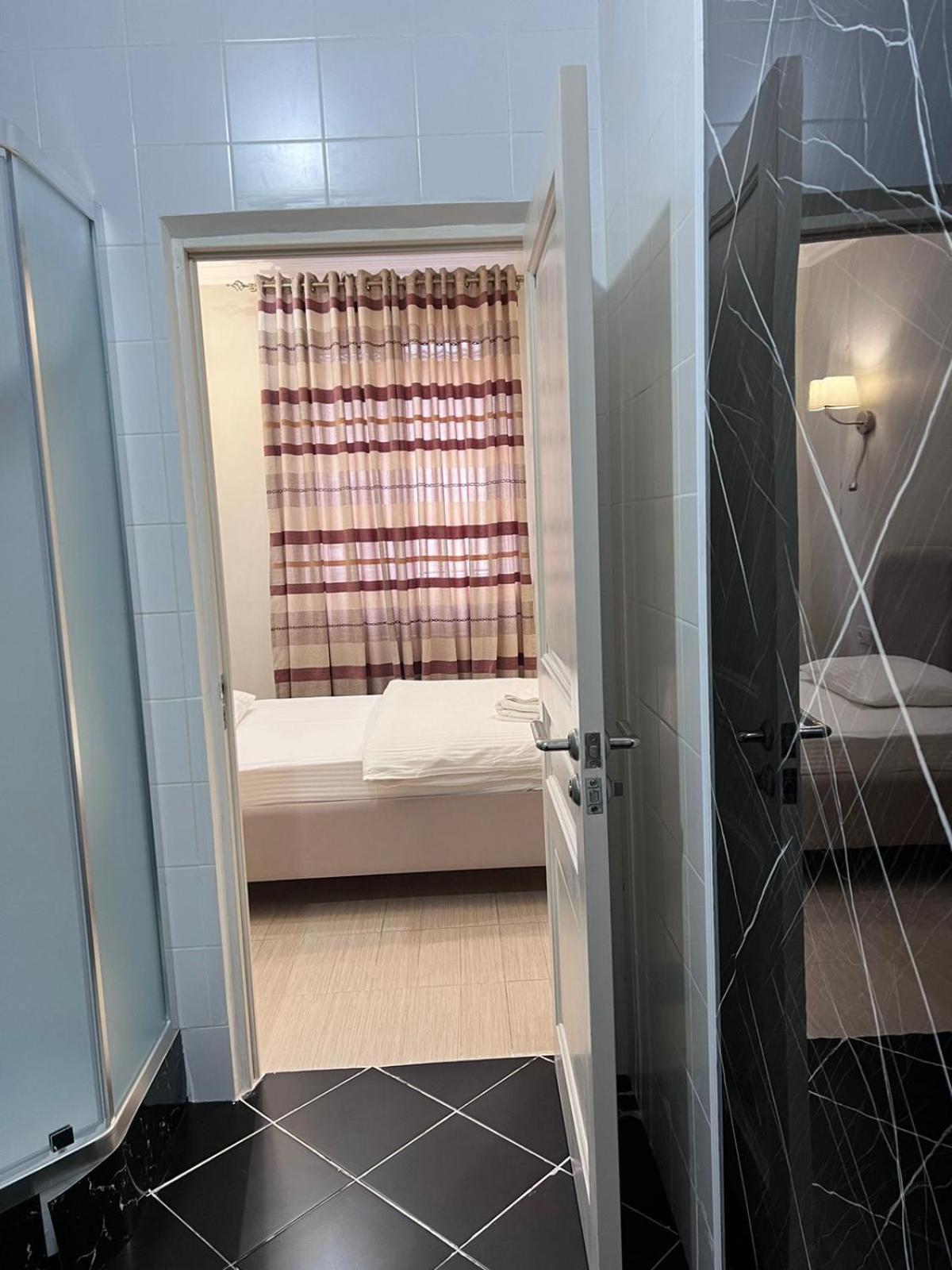 Sarai-Batu Guest House Atiraw Buitenkant foto